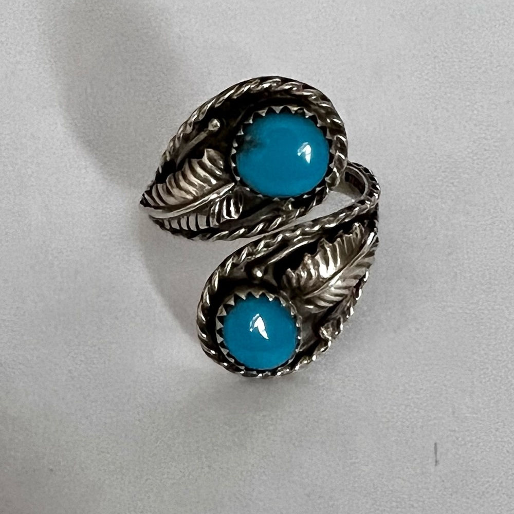 Vintage sterling silver and turquoise ring. - Picture 1 of 6
